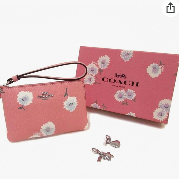 Coach Boxed Corner Zip Wristlet in Daisy Bubblegum - Picture 5 of 10